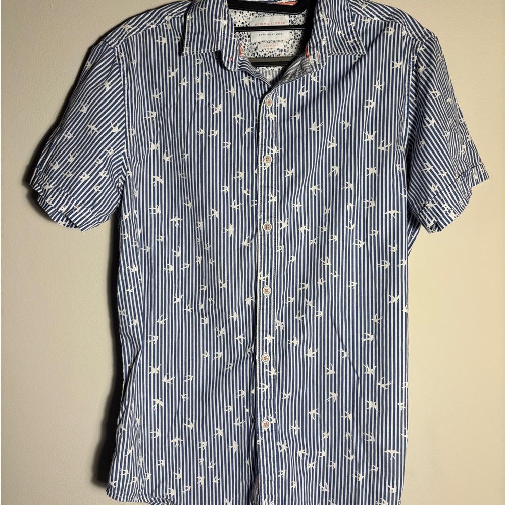 Denim & Flower Men's Size S blue Striped Short-Sleeve Shirt with Bird Print